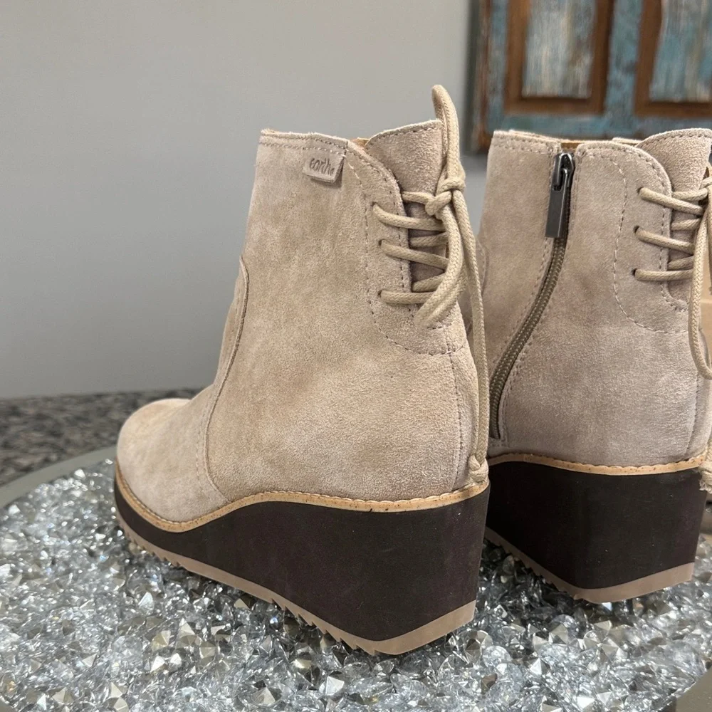 Earth Suede Wedge Bootie in Light Taupe NEW 6